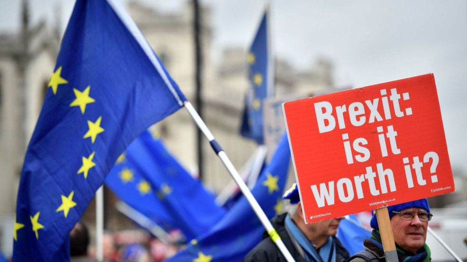Le vote sur le Brexit reporté au Parlement britannique: et maintenant, quel scénario?