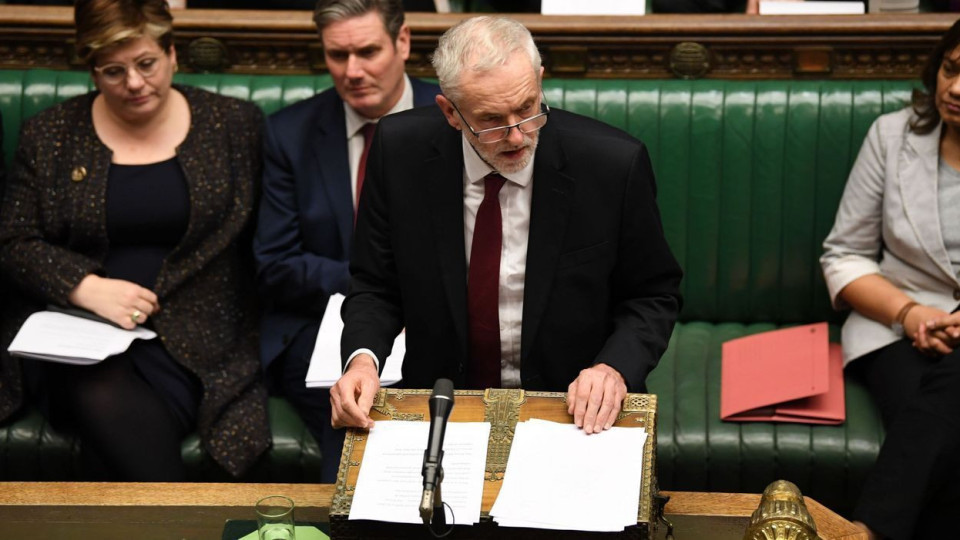 Jimmy Corbyn dans la tourmente pour avoir murmuré que Theresa May est une "femme stupide"