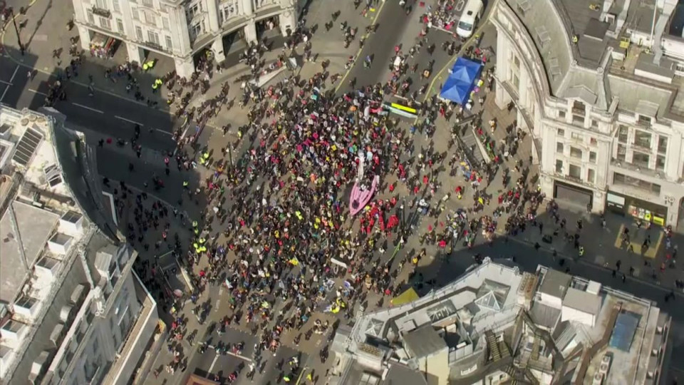 Des manifestants pour le climat bloquent les rues de Londres