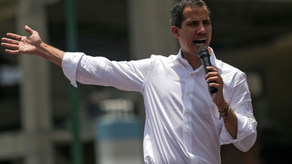 Crise au Venezuela: Guaido appelle à manifester "en paix" samedi devant les casernes