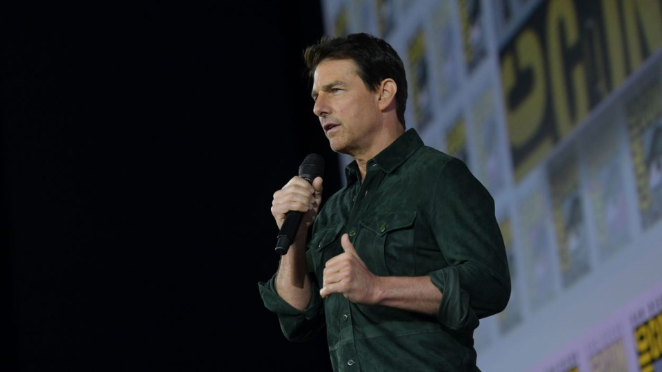Tom Cruise présente la bande-annonce du nouveau "Top Gun" au Comic-Con