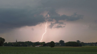 Les orages commencent à traverser le pays, risques de fortes précipitations en soirée