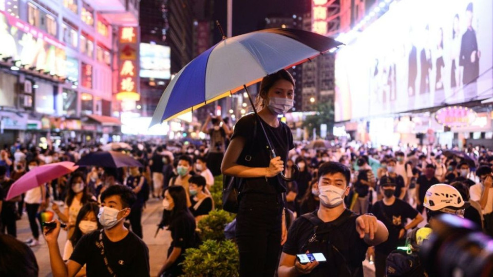 Hong Kong : les manifestants ciblent à nouveau l'aéroport